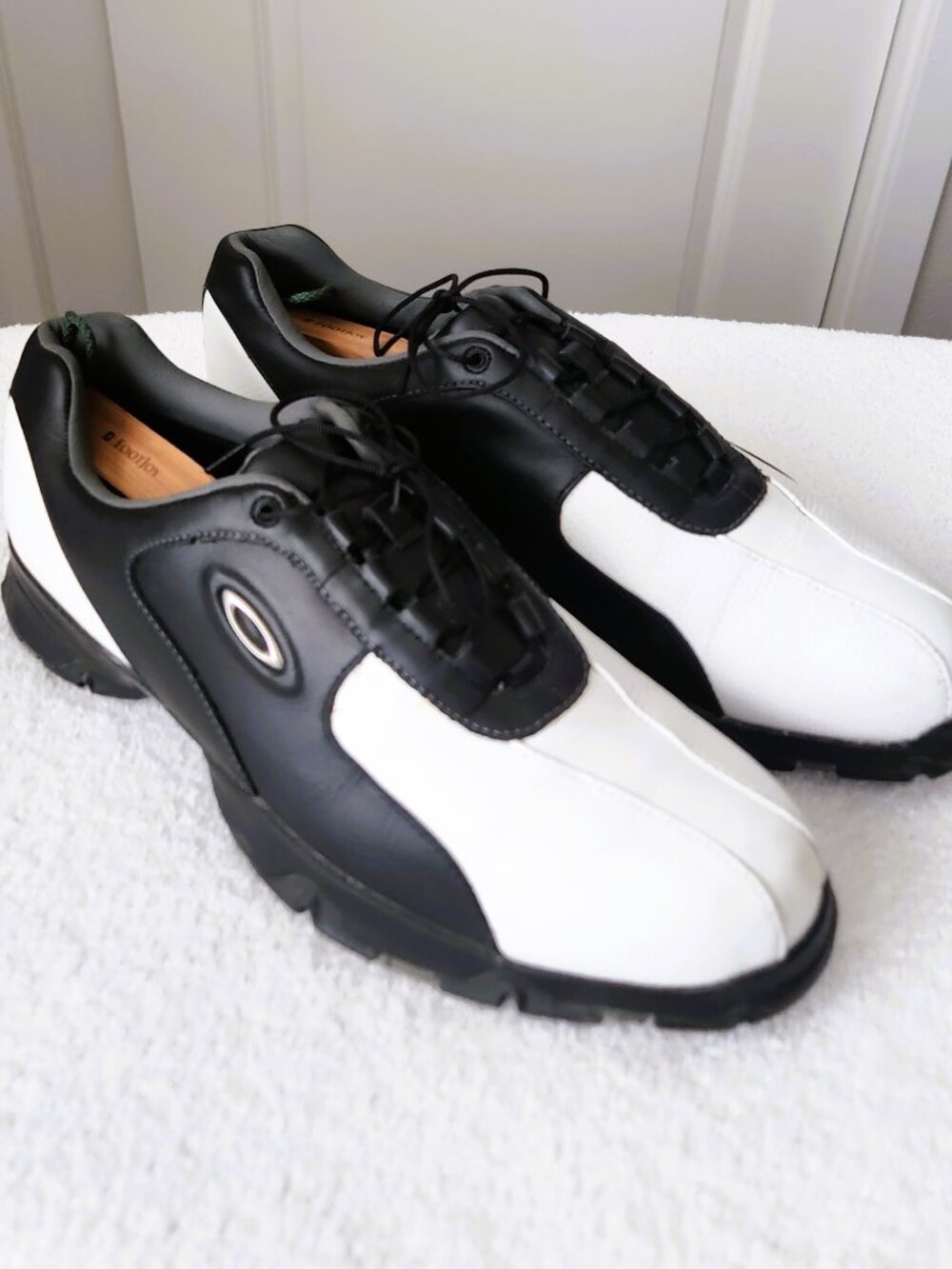 Oakley 13.0 Golf Shoes Men's Size 13 Black White Leather Soft Spike Cleats
